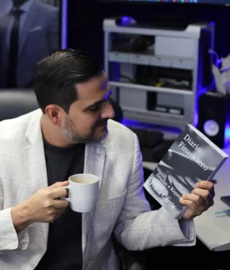 Frank García con su diario financiero deudas a riquezas