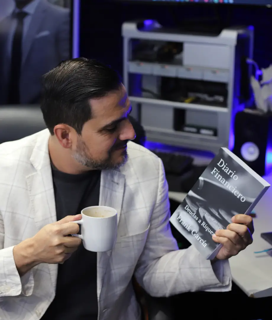 Frank García con su diario financiero deudas a riquezas