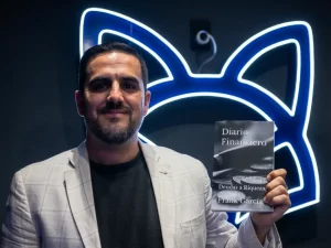 Frank García Diario Financiero Deudas a Riquezas pose